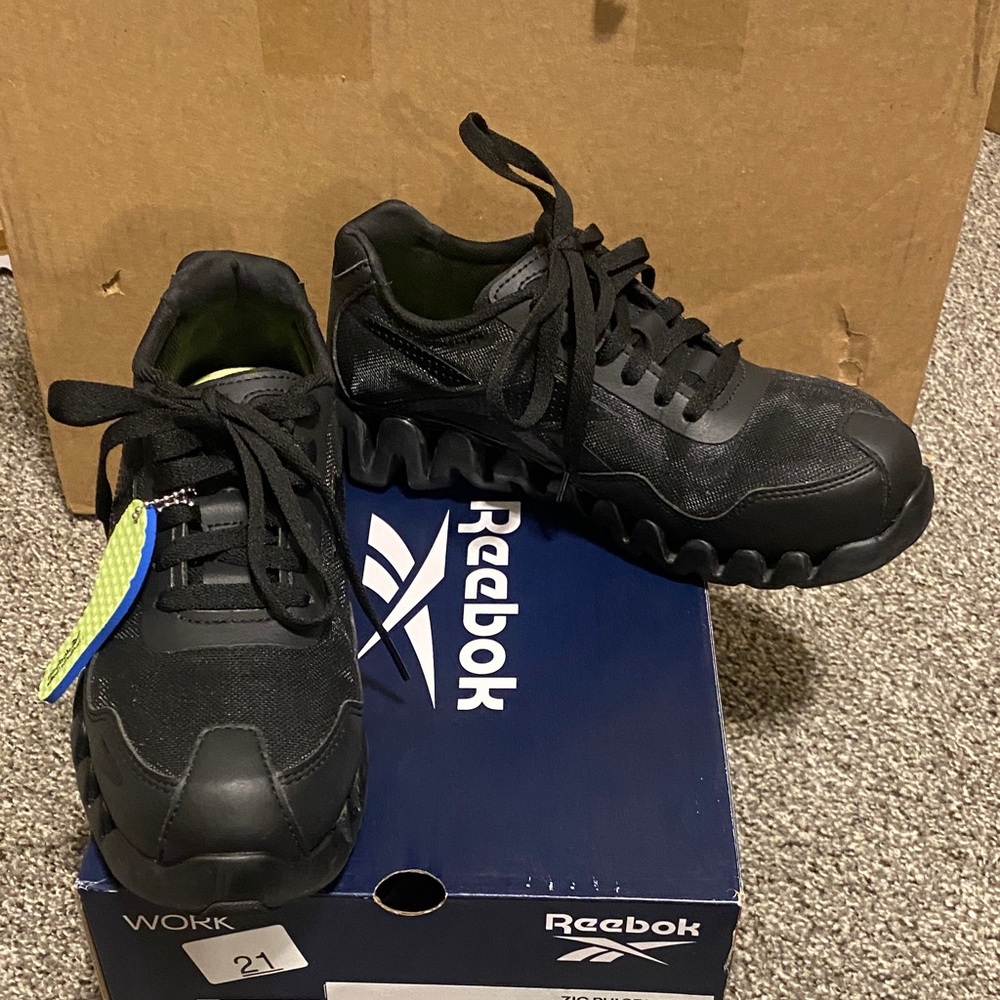 Excellent Condition Reebok Black Zig Pulse Work Women’s  Sneakers 8